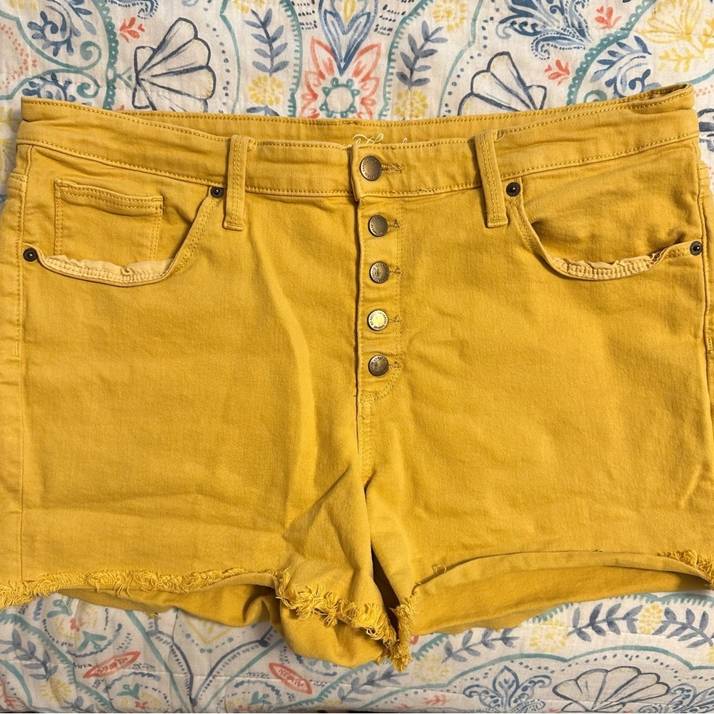 Universal Thread size 16/33 mustard yellow shorts